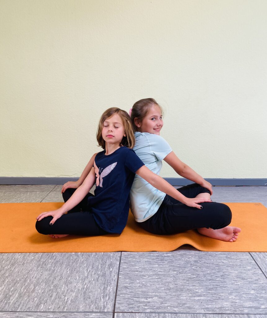 Partneryoga mit Kindern